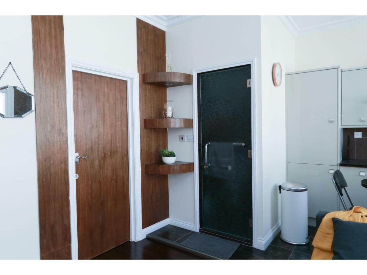 Pass The Keys West End Apartment Near Tottenham Court Road ロンドン エクステリア 写真